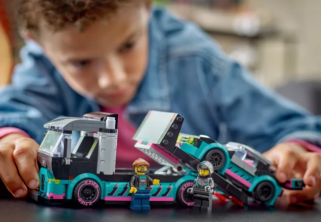 Masina de curse si camion transportator de masini, +6 ani, 60406, Lego City